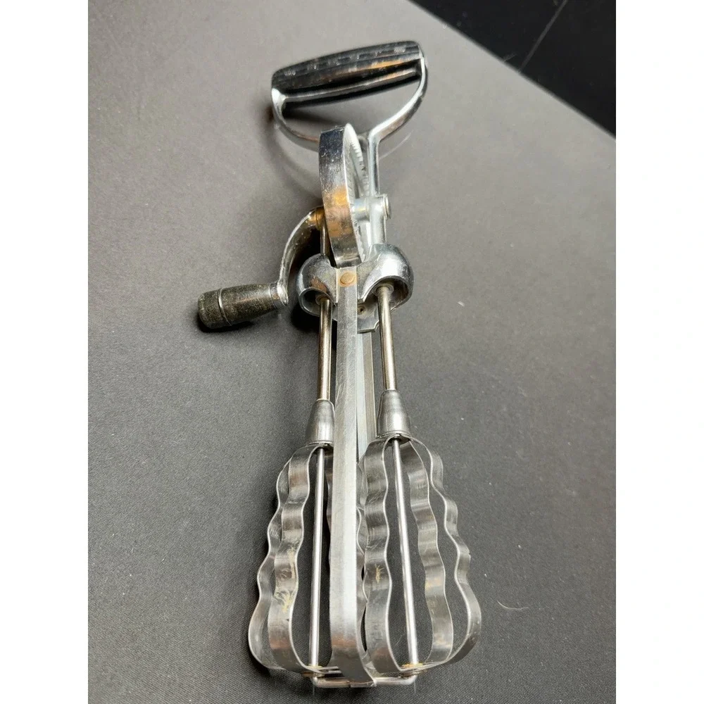 Vintage EKCO Flint BEST Hand Crank Egg Beater Manual Mixer Black Handle